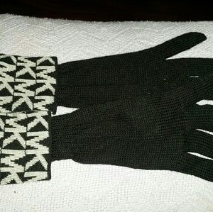 Michael Kors knit gloves